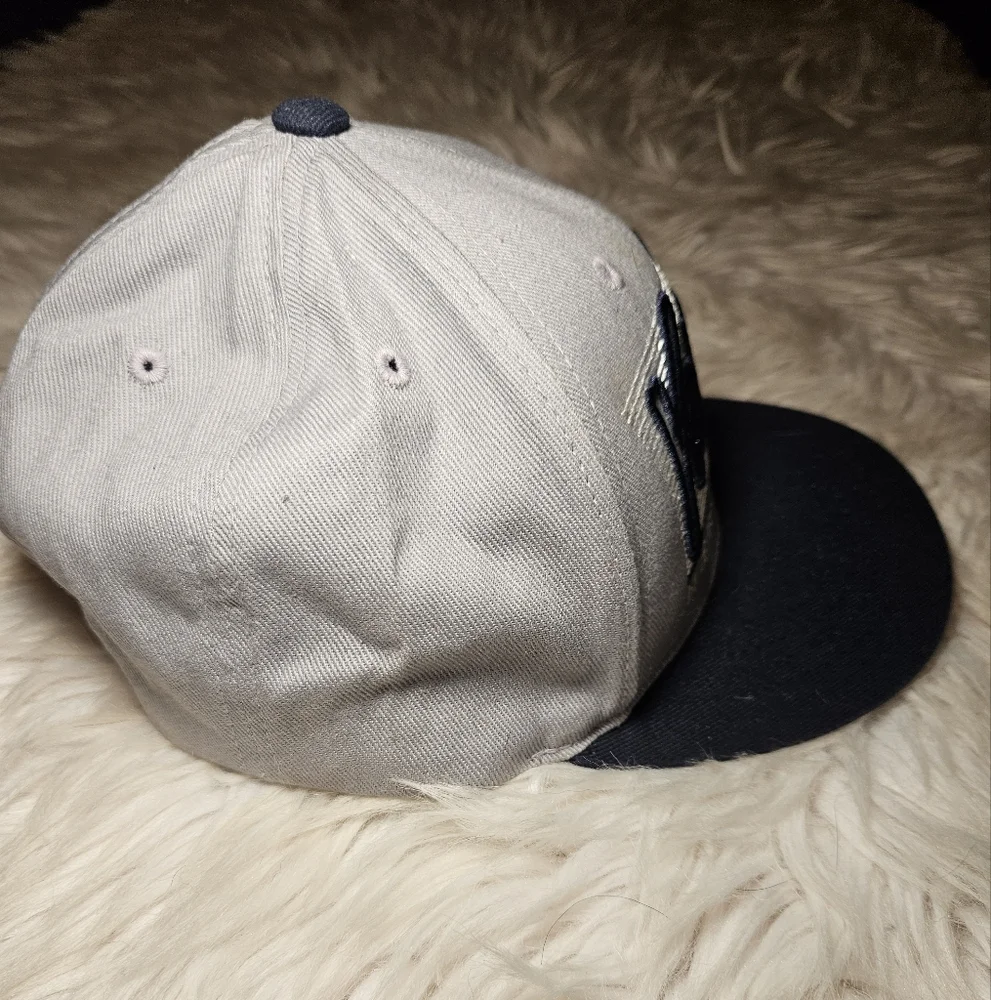 Vintage Fan Favorite New York Yankees Snapback | Gray/Navy | Adjustable |